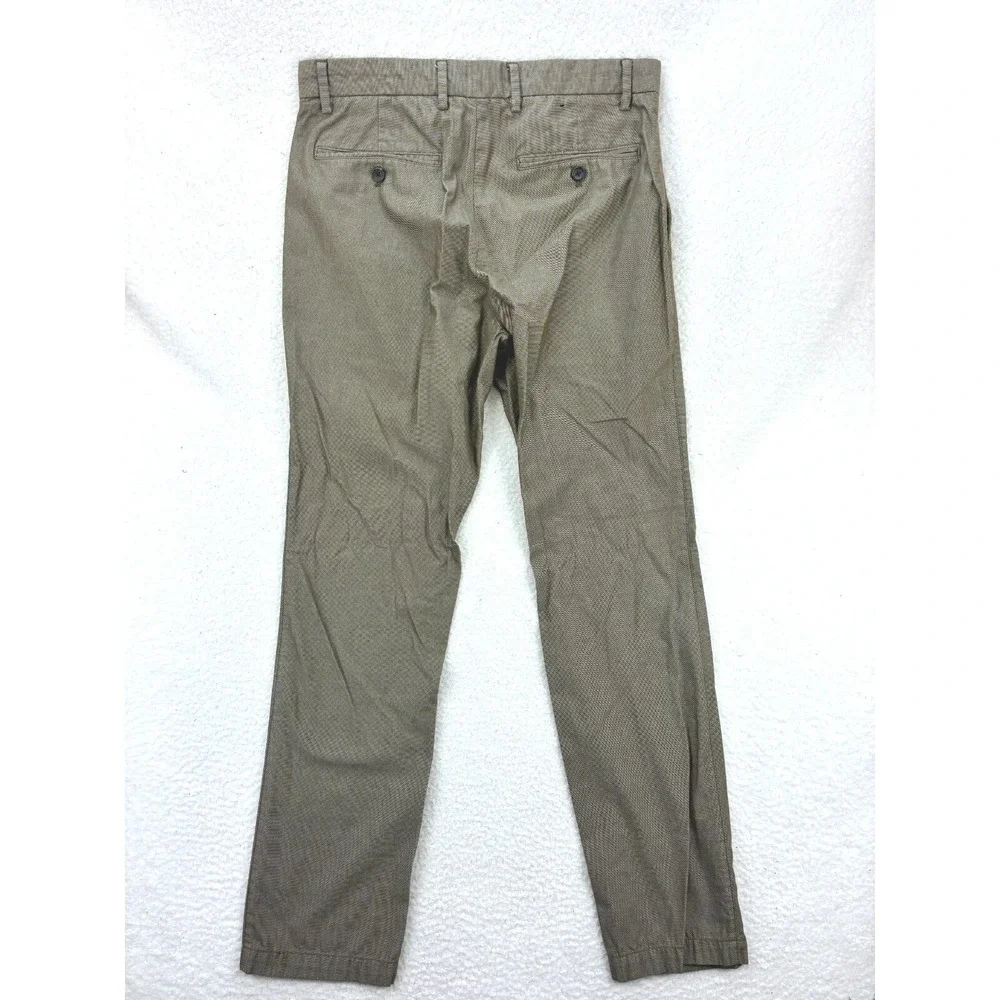 Banana Republic no visible